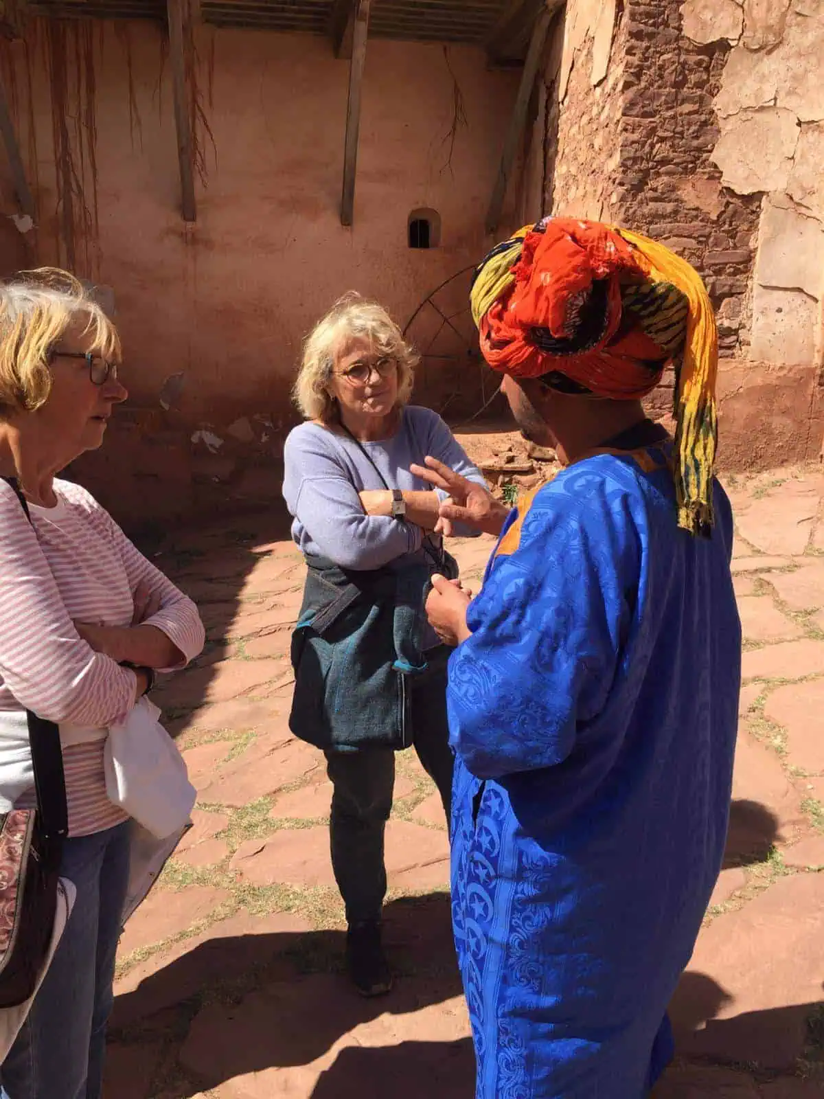 Two traveres talkig to a Moroccan guide in Ouarzazate